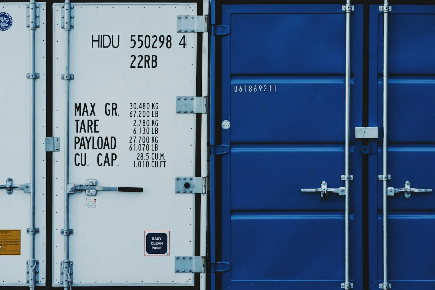 The markings and weight plate on a shipping container