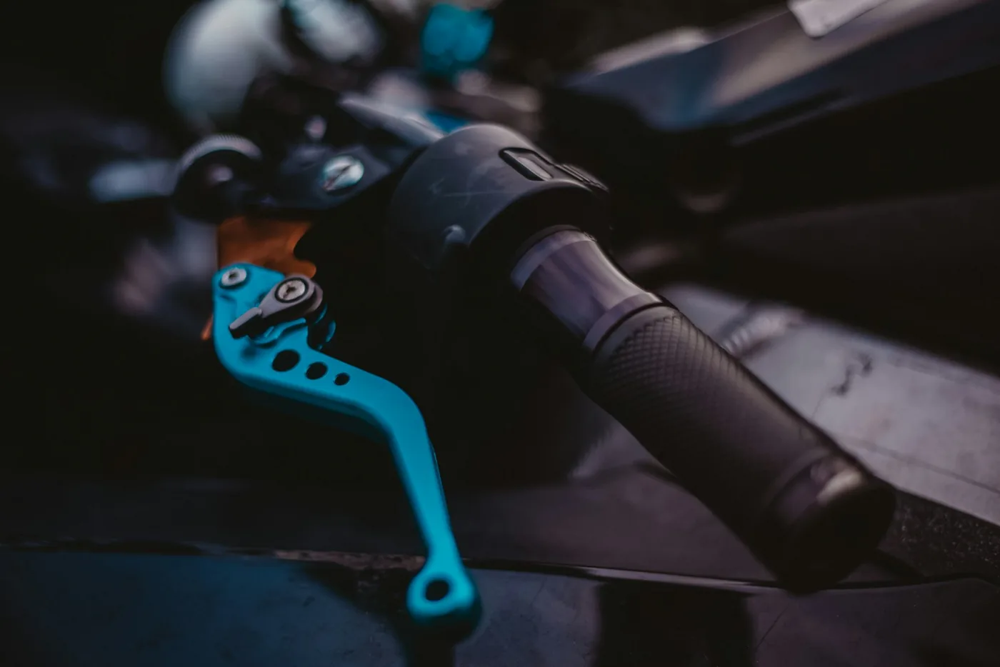 An anodised brake lever on the handlebar