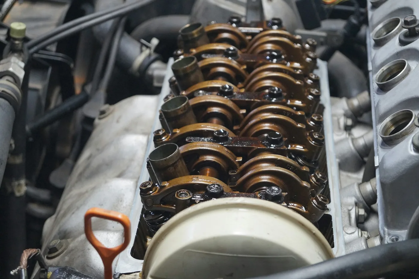 Valve springs and rockers on an open cylinder head