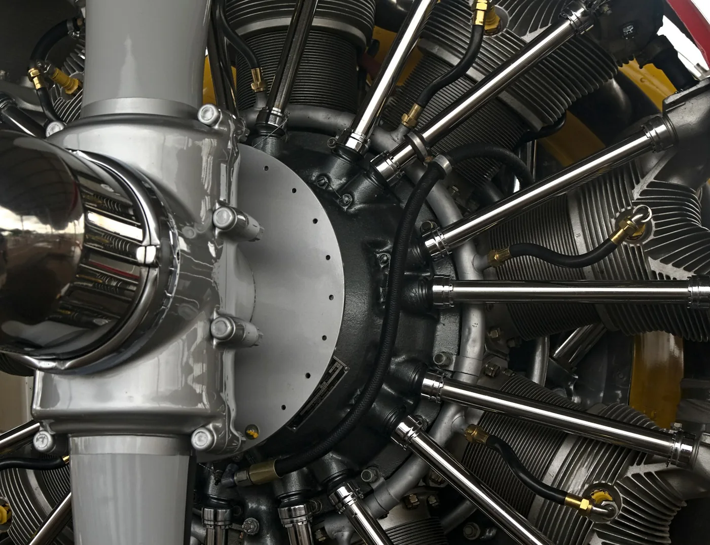 An engine seen from the side