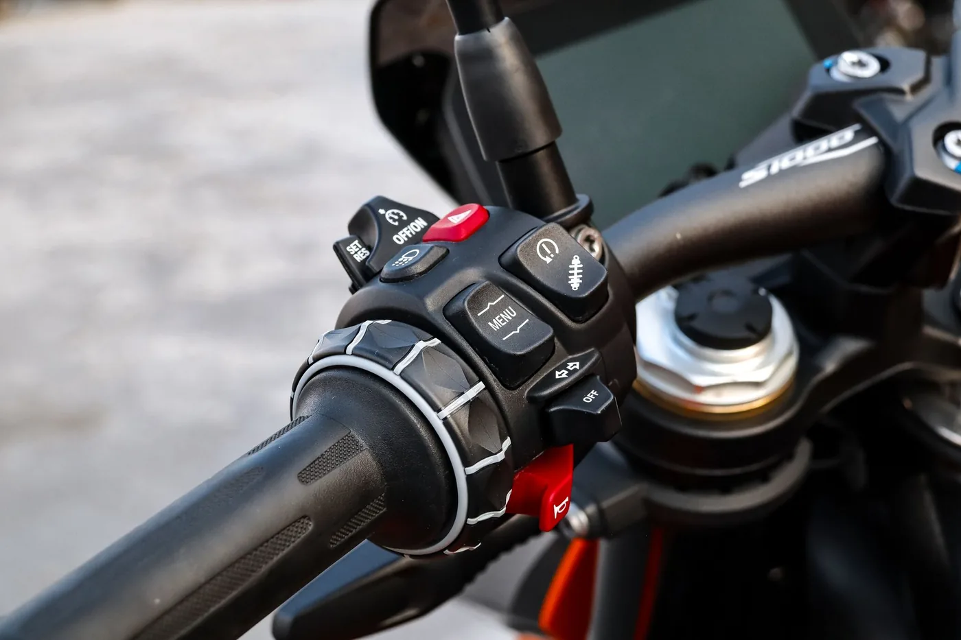 A handlebar grip and its controls